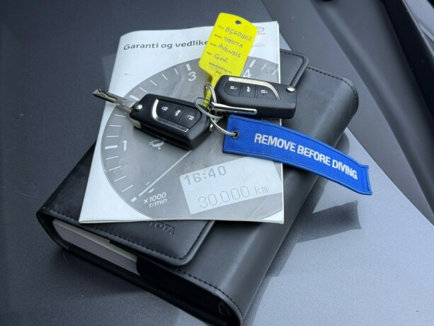 toyota-avensis-bensin-2013-big-28