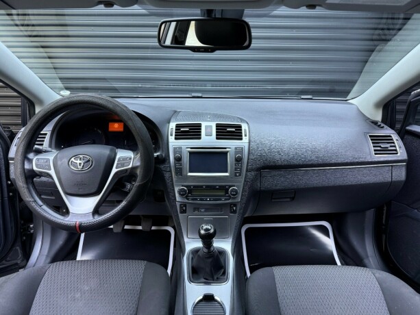 toyota-avensis-bensin-2013-big-9