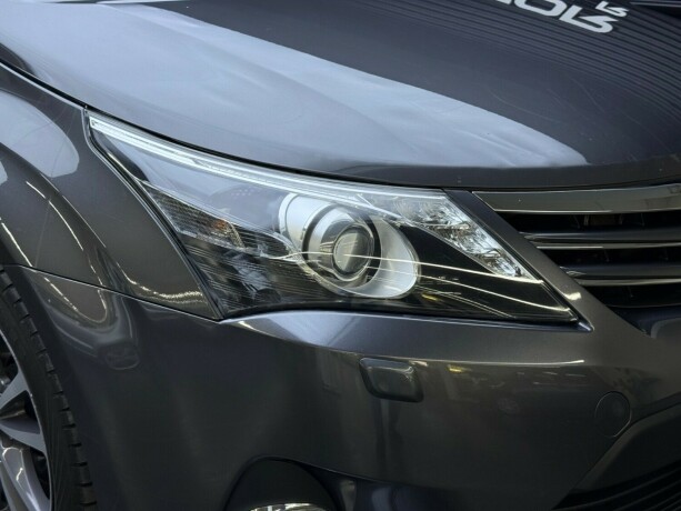 toyota-avensis-bensin-2013-big-4