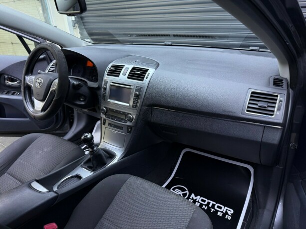 toyota-avensis-bensin-2013-big-11