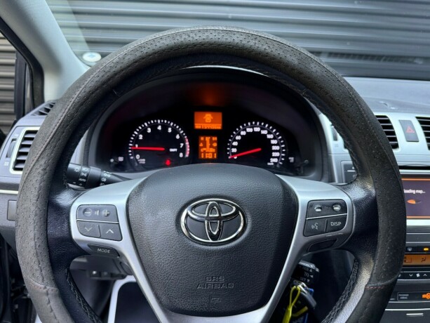 toyota-avensis-bensin-2013-big-13