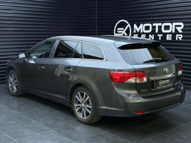 toyota-avensis-bensin-2013-big-1