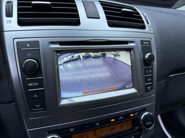 toyota-avensis-bensin-2013-big-18