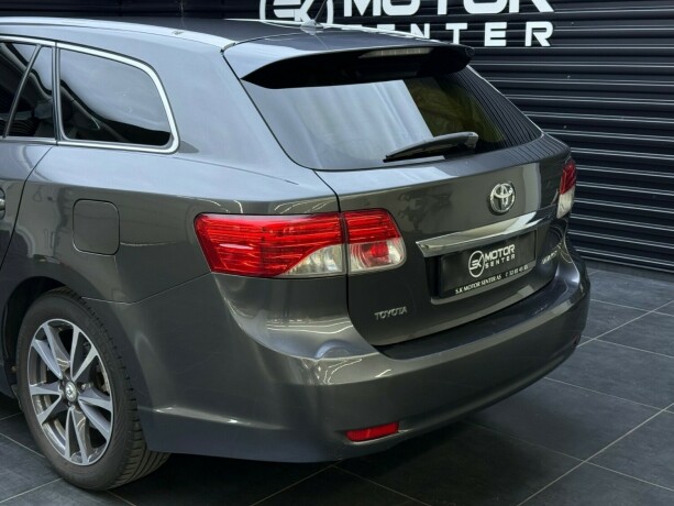 toyota-avensis-bensin-2013-big-5