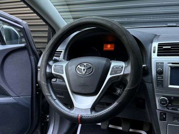 toyota-avensis-bensin-2013-big-12