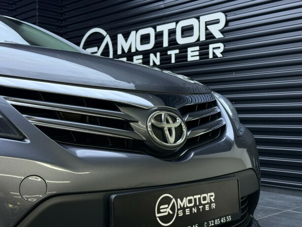 toyota-avensis-bensin-2013-big-3