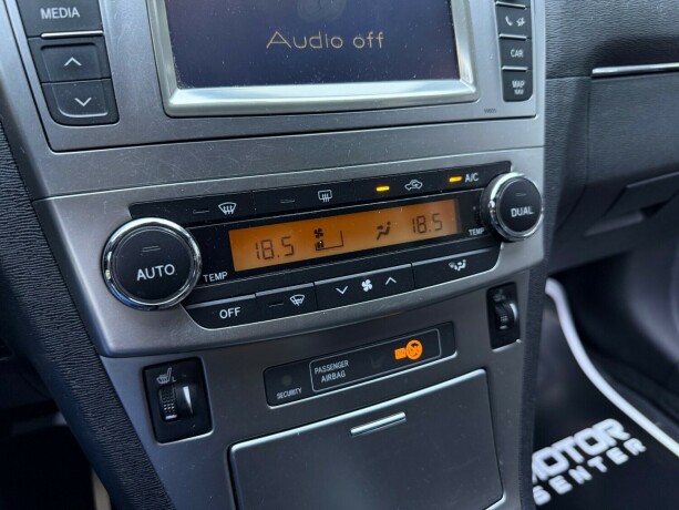 toyota-avensis-bensin-2013-big-21