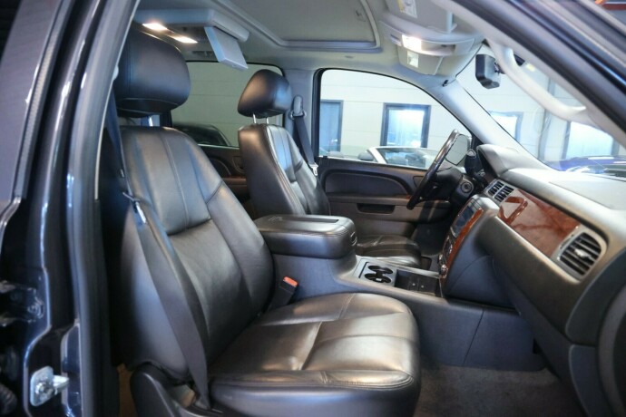 chevrolet-suburban-bensin-2010-big-12