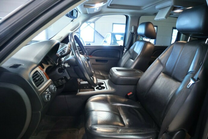 chevrolet-suburban-bensin-2010-big-5
