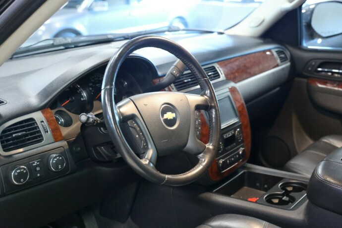 chevrolet-suburban-bensin-2010-big-6