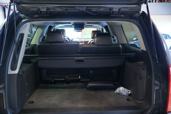 chevrolet-suburban-bensin-2010-big-9