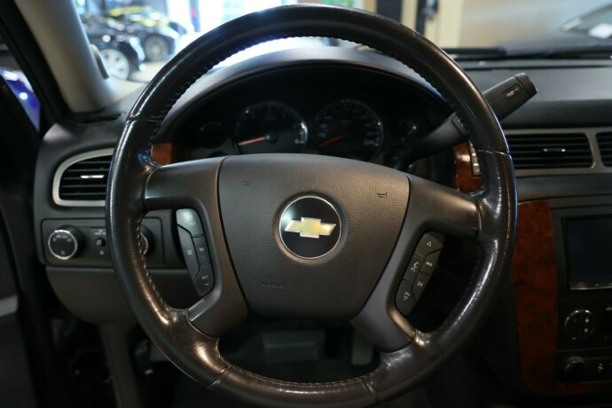 chevrolet-suburban-bensin-2010-big-13