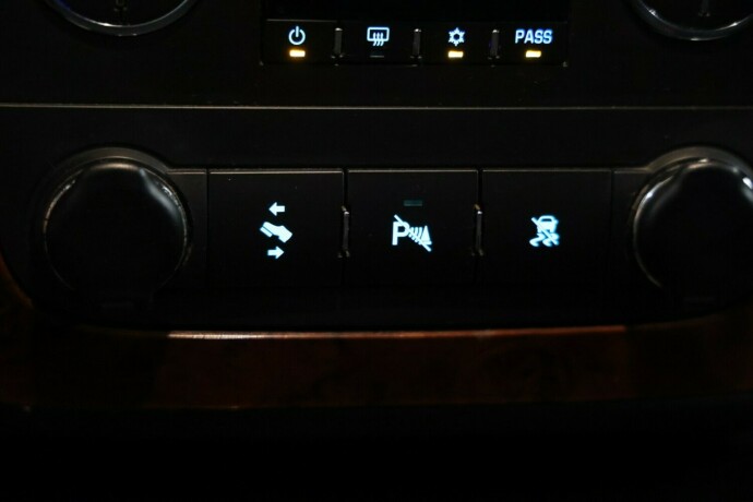 chevrolet-suburban-bensin-2010-big-17
