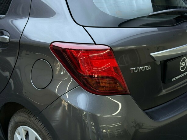 toyota-yaris-elektrisitetbensin-2016-big-6