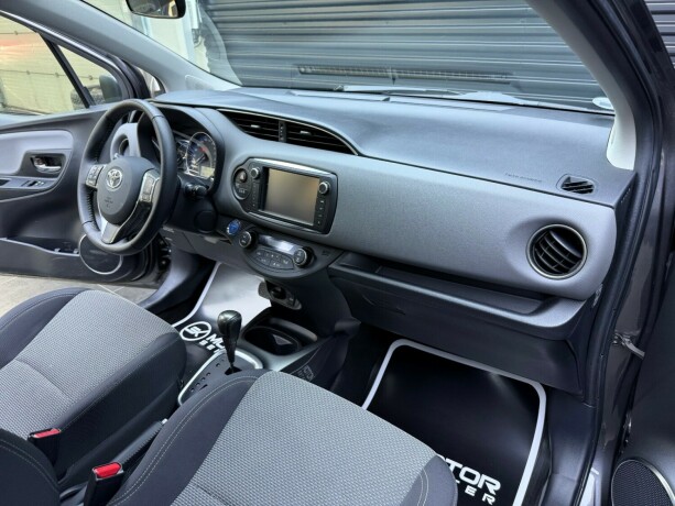 toyota-yaris-elektrisitetbensin-2016-big-11