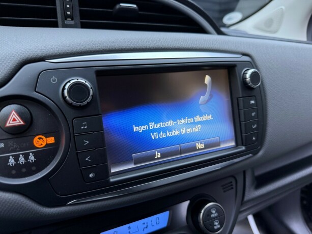 toyota-yaris-elektrisitetbensin-2016-big-16