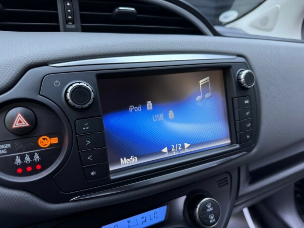 toyota-yaris-elektrisitetbensin-2016-big-21
