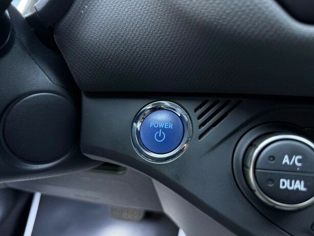 toyota-yaris-elektrisitetbensin-2016-big-23