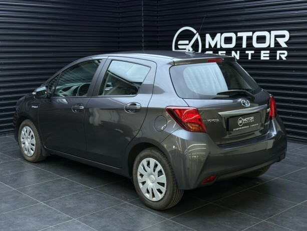 toyota-yaris-elektrisitetbensin-2016-big-1