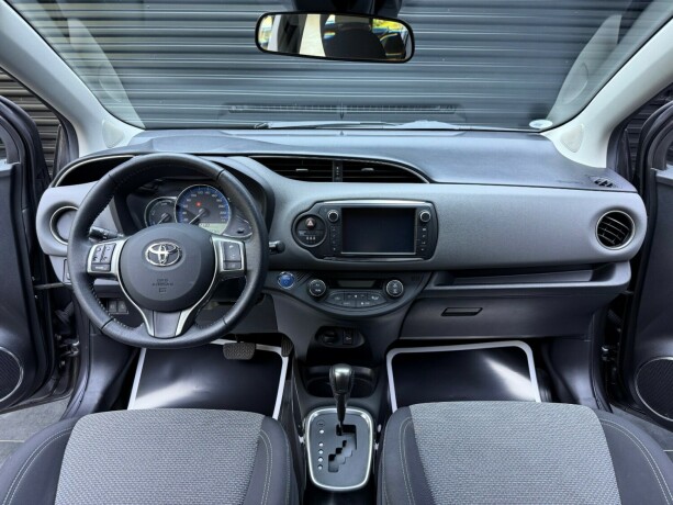 toyota-yaris-elektrisitetbensin-2016-big-9