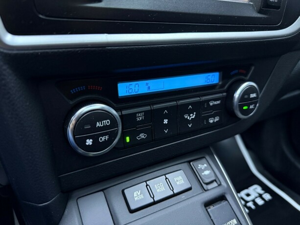 toyota-auris-elektrisitetbensin-2015-big-20