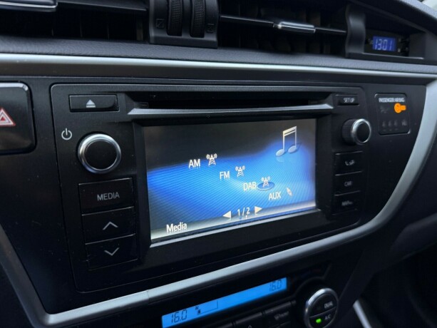 toyota-auris-elektrisitetbensin-2015-big-16