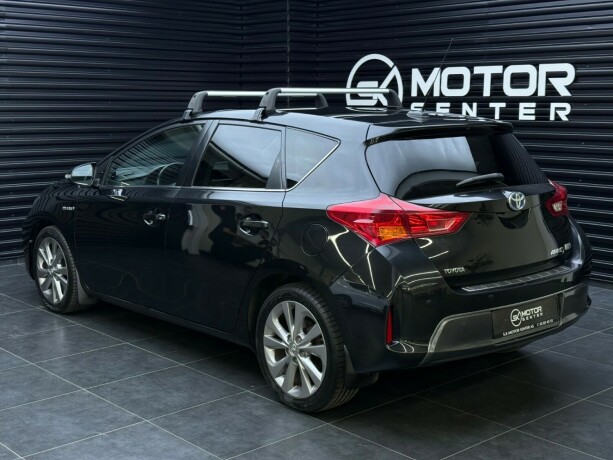 toyota-auris-elektrisitetbensin-2015-big-1