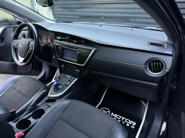 toyota-auris-elektrisitetbensin-2015-big-10