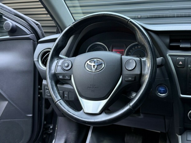 toyota-auris-elektrisitetbensin-2015-big-11