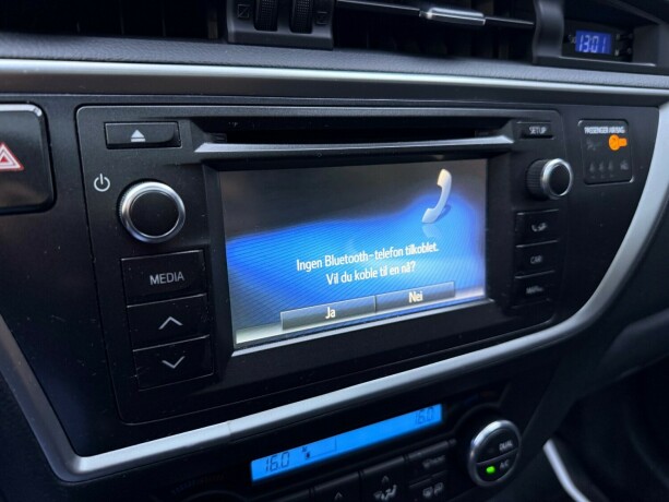 toyota-auris-elektrisitetbensin-2015-big-17