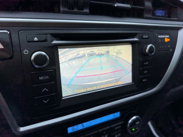 toyota-auris-elektrisitetbensin-2015-big-19