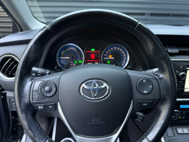 toyota-auris-elektrisitetbensin-2015-big-12