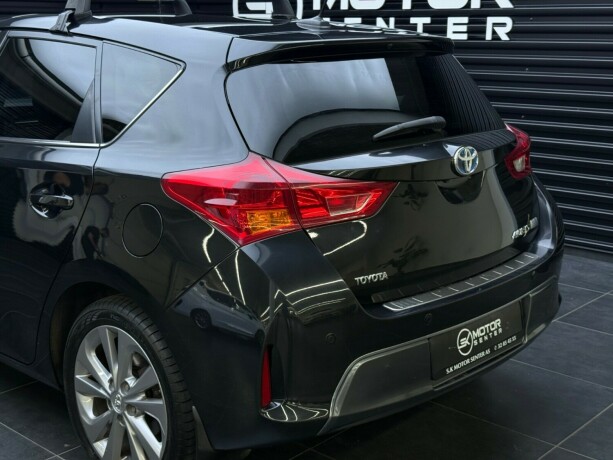 toyota-auris-elektrisitetbensin-2015-big-5