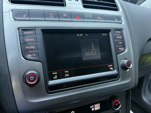 volkswagen-polo-bensin-2015-big-18