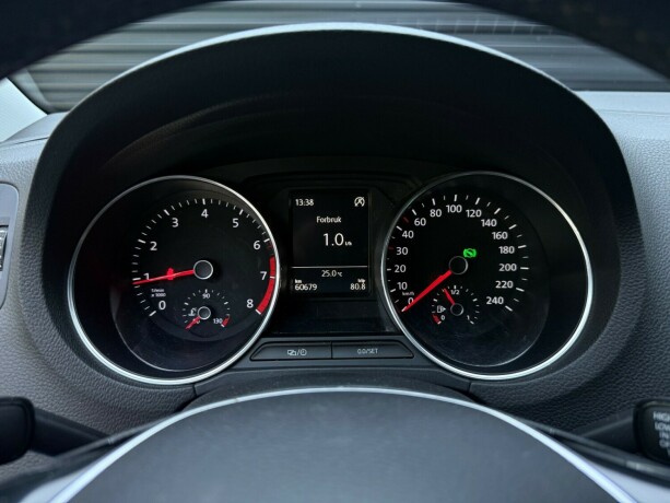 volkswagen-polo-bensin-2015-big-14