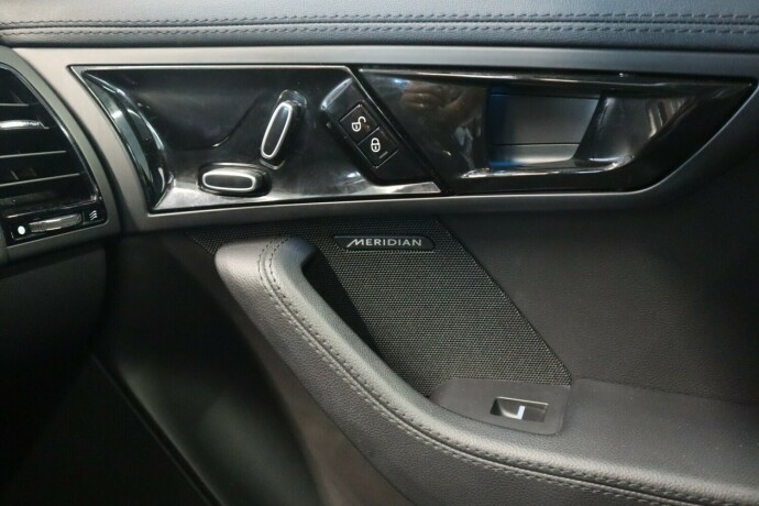 jaguar-f-type-bensin-2018-big-33