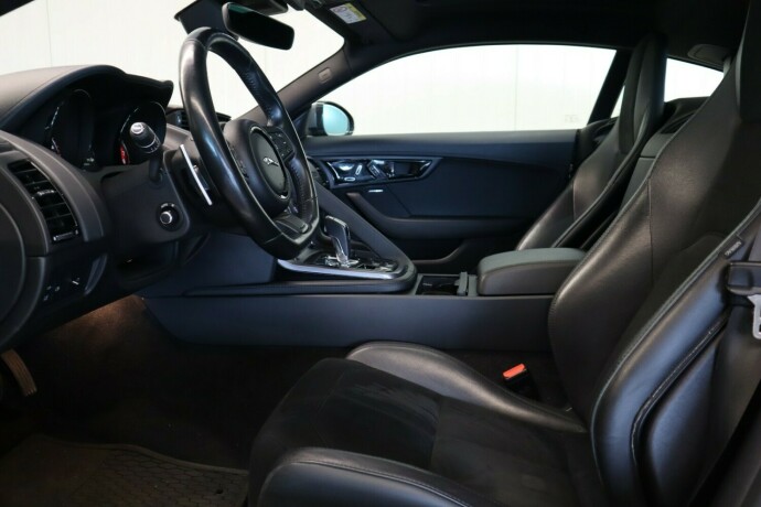 jaguar-f-type-bensin-2018-big-16