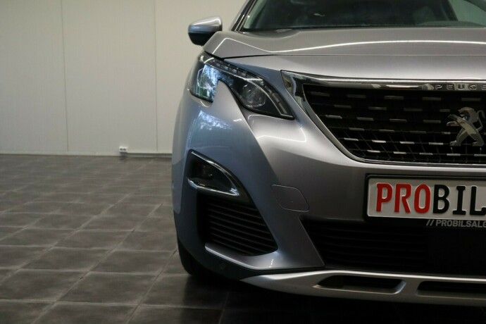 peugeot-5008-bensin-2018-big-2