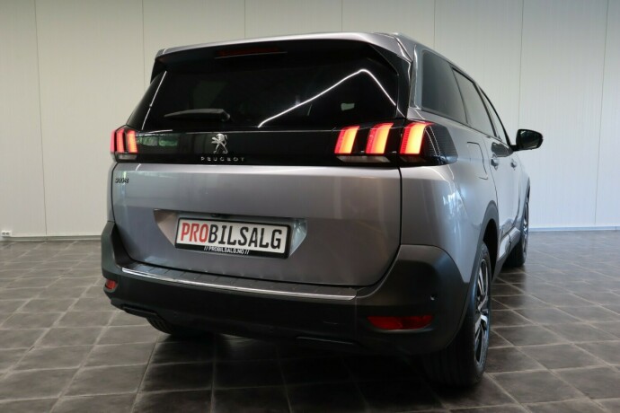 peugeot-5008-bensin-2018-big-11