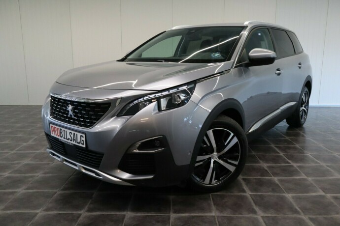peugeot-5008-bensin-2018-big-0