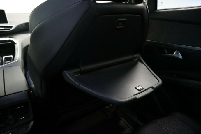 peugeot-5008-bensin-2018-big-24