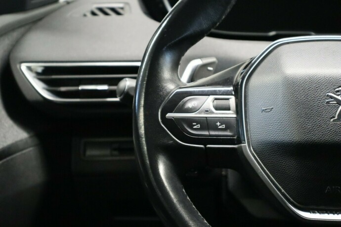 peugeot-5008-bensin-2018-big-21