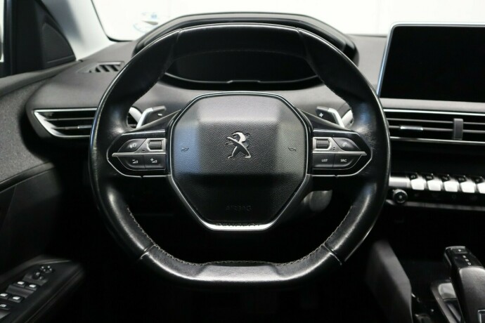 peugeot-5008-bensin-2018-big-23