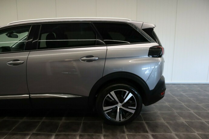 peugeot-5008-bensin-2018-big-7