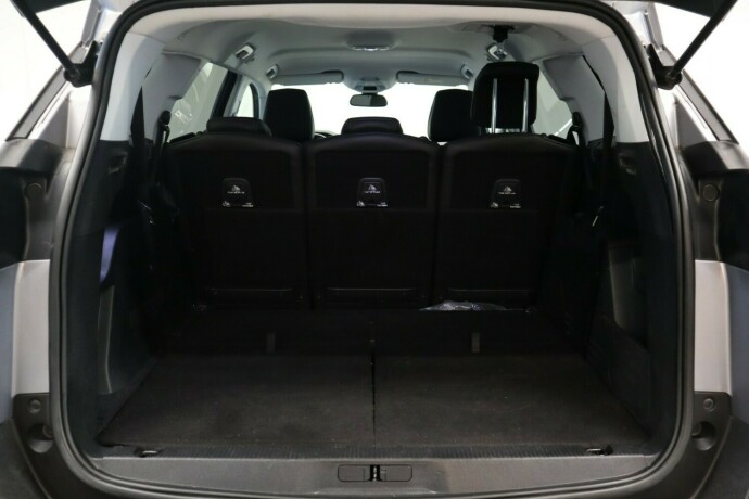 peugeot-5008-bensin-2018-big-13