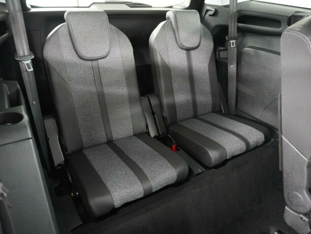 peugeot-5008-bensin-2018-big-17