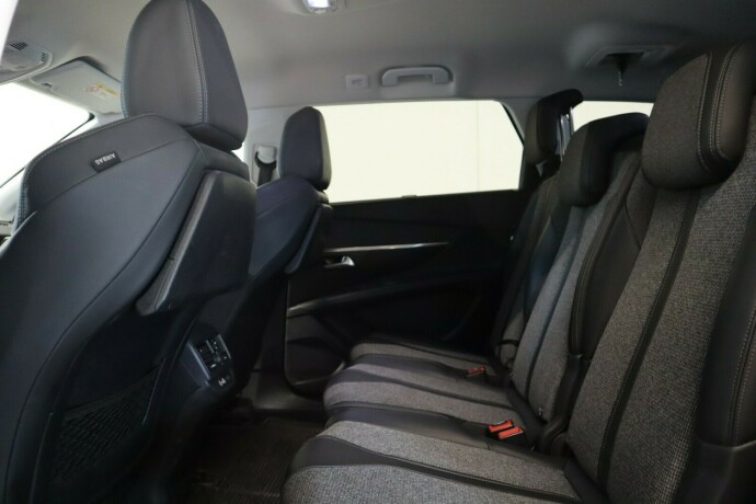 peugeot-5008-bensin-2018-big-16