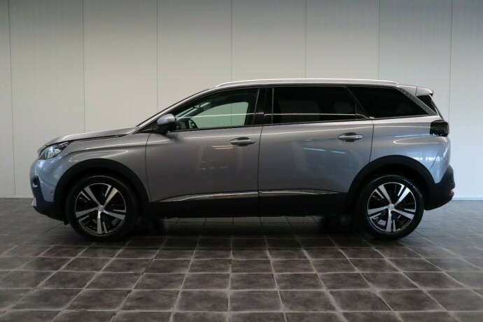 peugeot-5008-bensin-2018-big-5