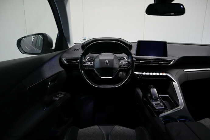 peugeot-5008-bensin-2018-big-18