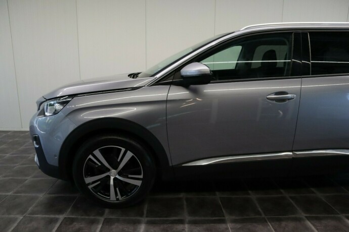 peugeot-5008-bensin-2018-big-6